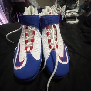 Nike women’s air max command.